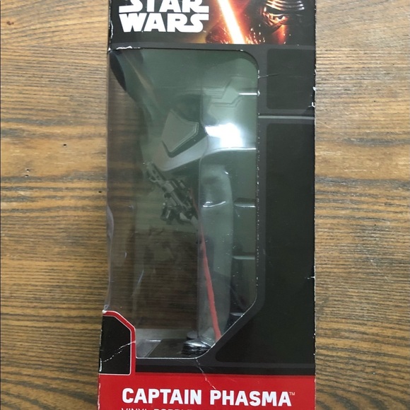 Star Wars captain Phasma - Vinyl bobble  head NIB - Picture 5 of 6